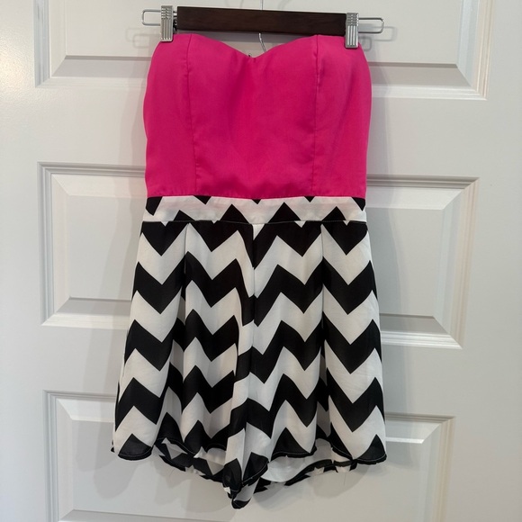 Cals Dresses & Skirts - Retro 2010s Preppy Chic Geometric Graphic Pop Art Inspired Chevron Rompet